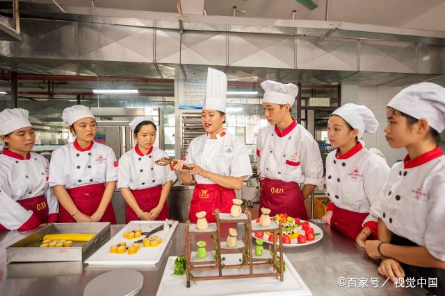 徐州新东方烹饪学校学费多少钱  正规的短期厨师培训费用多少呢